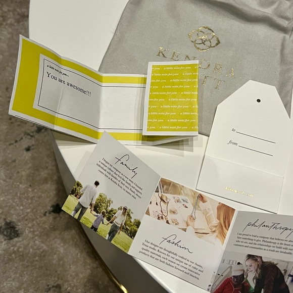 Kendra Scott Harlow Statement Necklace in gold suspended abalone stone shell - Picture 7 of 8